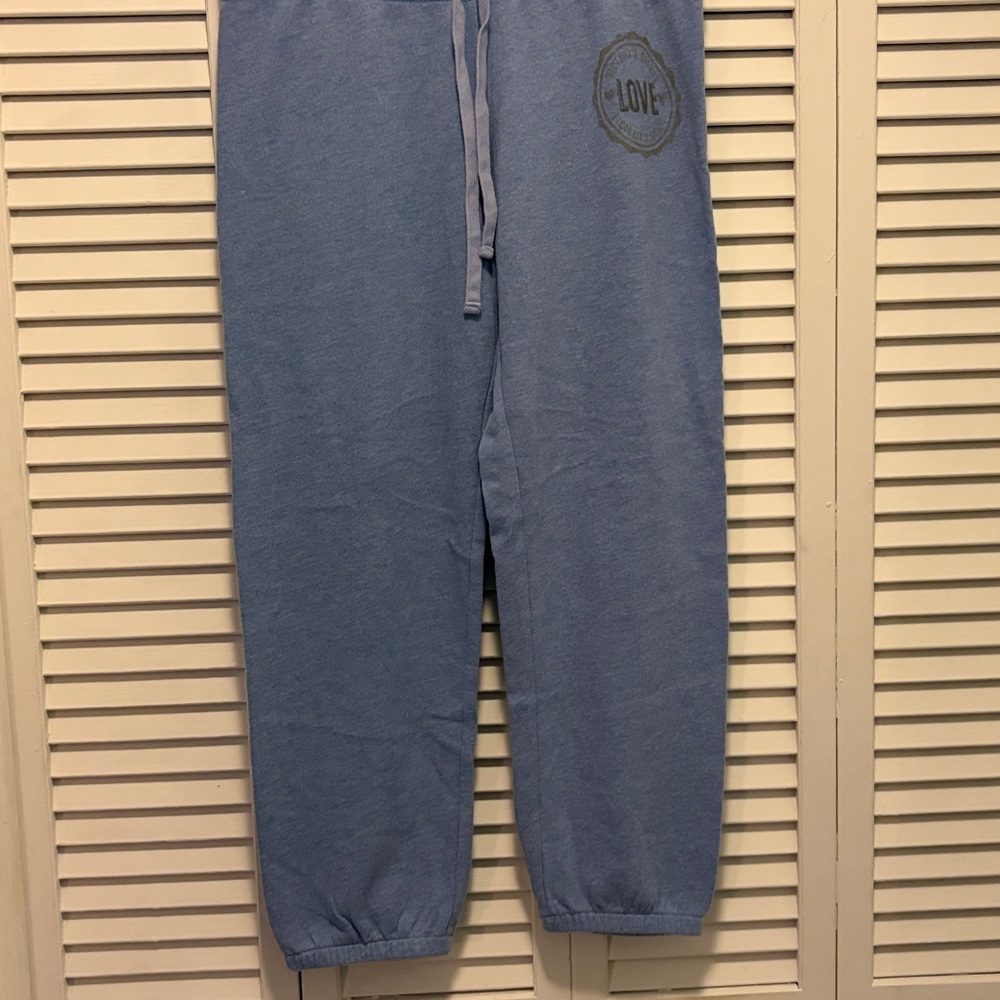 NWOT VS pink Blue cropped